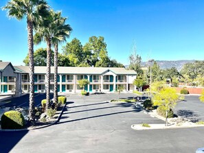 Exterior - Cloverdale Wine Country Inn & Suites (Cloverdale)