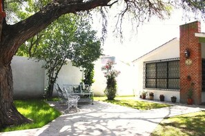 المنطقة المحيطة بالمنشأة