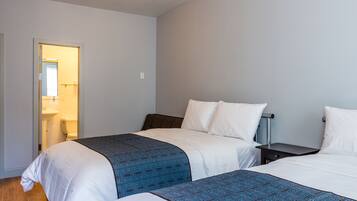 Family room-Standard-Ensuite | 2 bedrooms, in-room safe, desk, laptop workspace