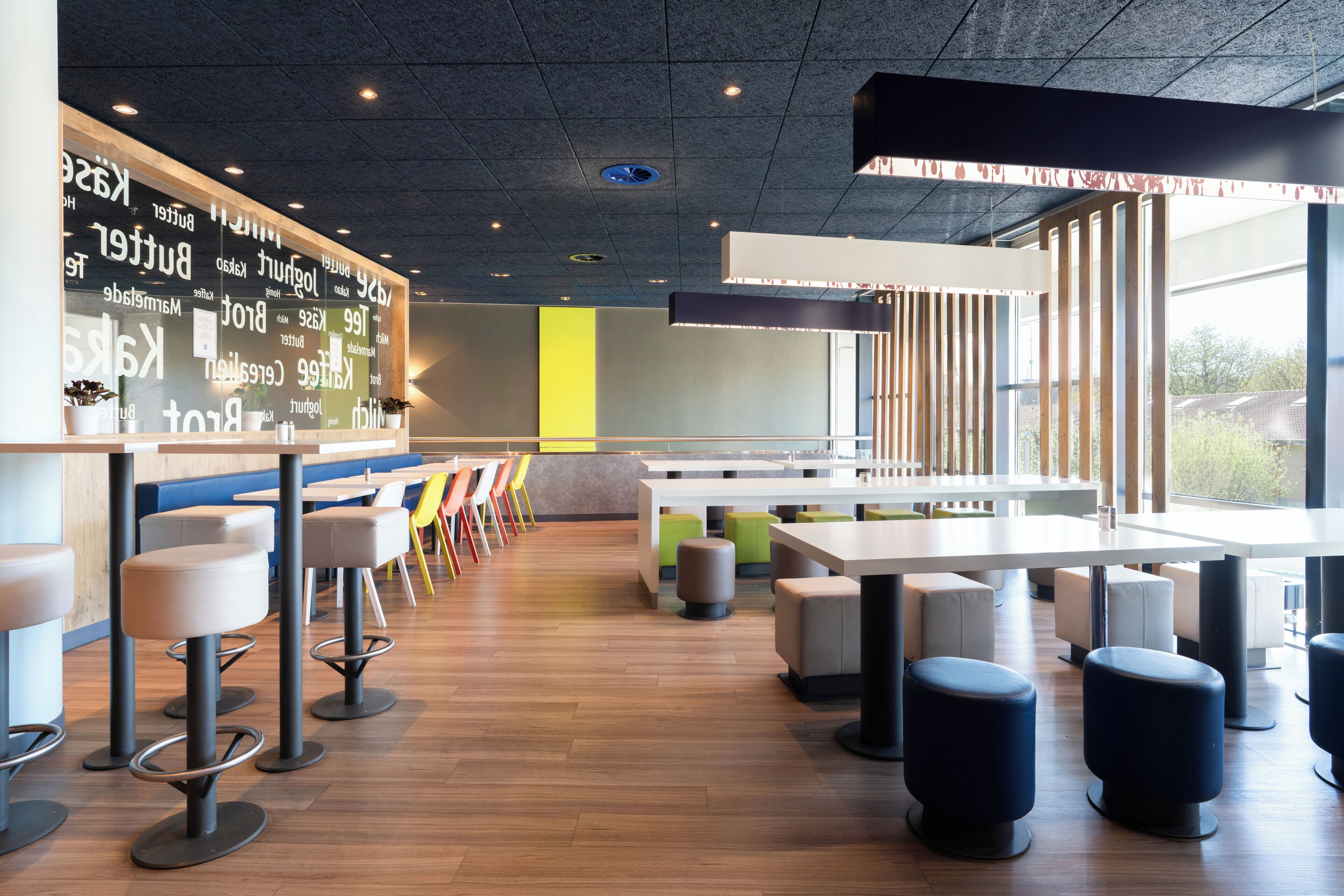 Petit déjeuner buffet servi tous les jours en supplément