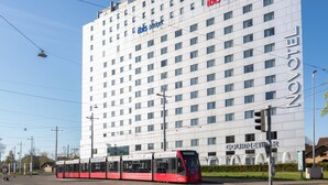 A modern hotel with a tram line in front. - ibis budget Bern Expo (Bern)