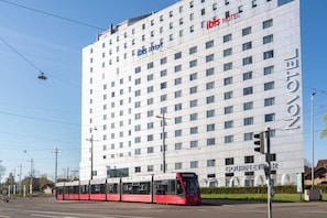 A modern hotel with a tram line in front. - ibis budget Bern Expo (Bern)