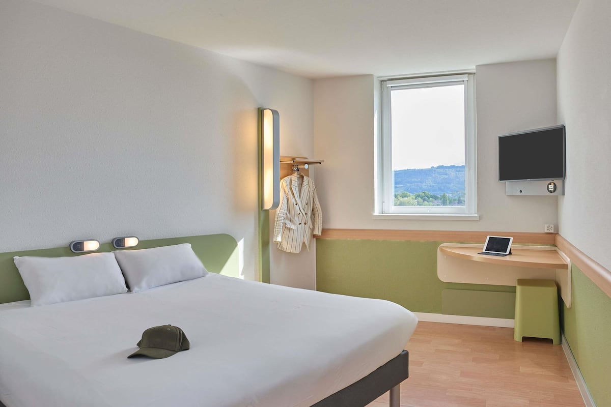 Room, 1 Double Bed, Accessible | Desk, soundproofing, free WiFi, bed sheets