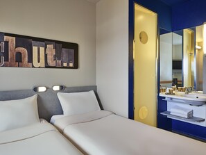 Twin Room, 2 Twin Beds | Desk, soundproofing, free WiFi, bed sheets - ibis budget Vélizy (Velizy-Villacoublay)