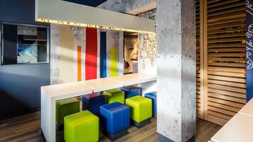 Daily continental breakfast (EUR 9.9 per person)