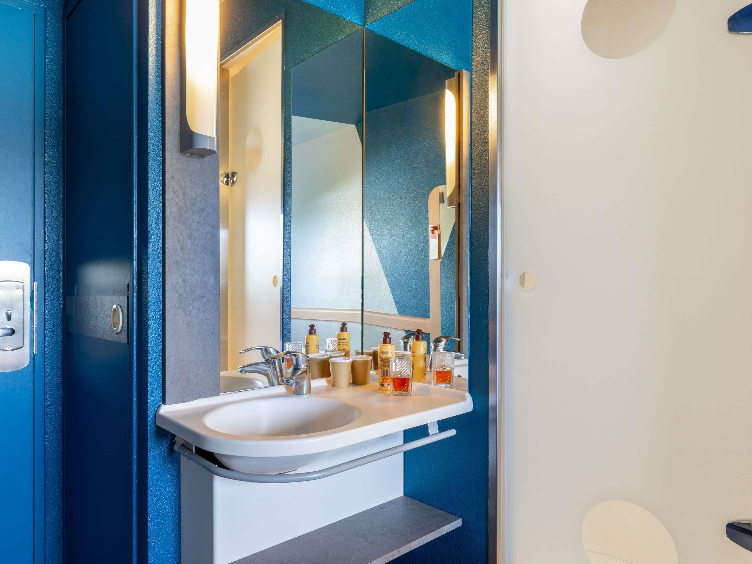 Kamar Double | Meja kerja, kedap suara, Wi-Fi gratis, dan seprai linen