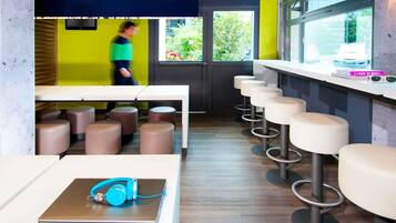 Daily continental breakfast (EUR 9.9 per person)