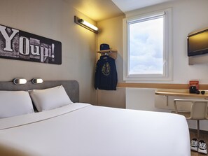 Double Room | Desk, soundproofing, free WiFi, bed sheets - ibis budget Vélizy (Velizy-Villacoublay)