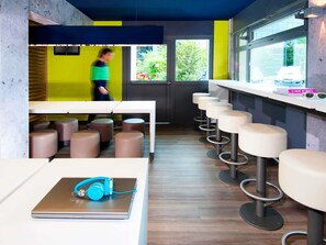 Daily continental breakfast for a fee - ibis budget Vélizy (Velizy-Villacoublay)