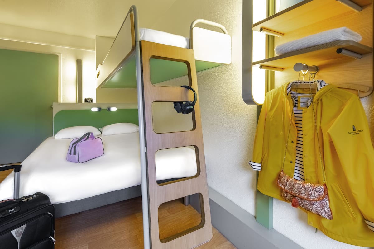 Triple Room, Multiple Beds | 1 bedroom, desk, soundproofing, free WiFi
