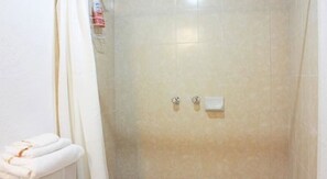 Familienhaus, 2 Schlafzimmer | Dusche im Bad