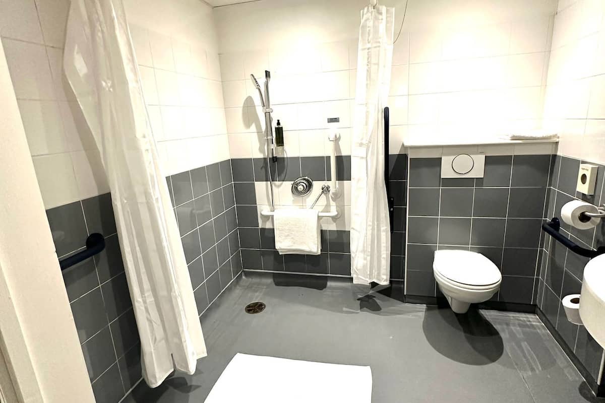 shower, eco-friendly toiletries, towels, soap