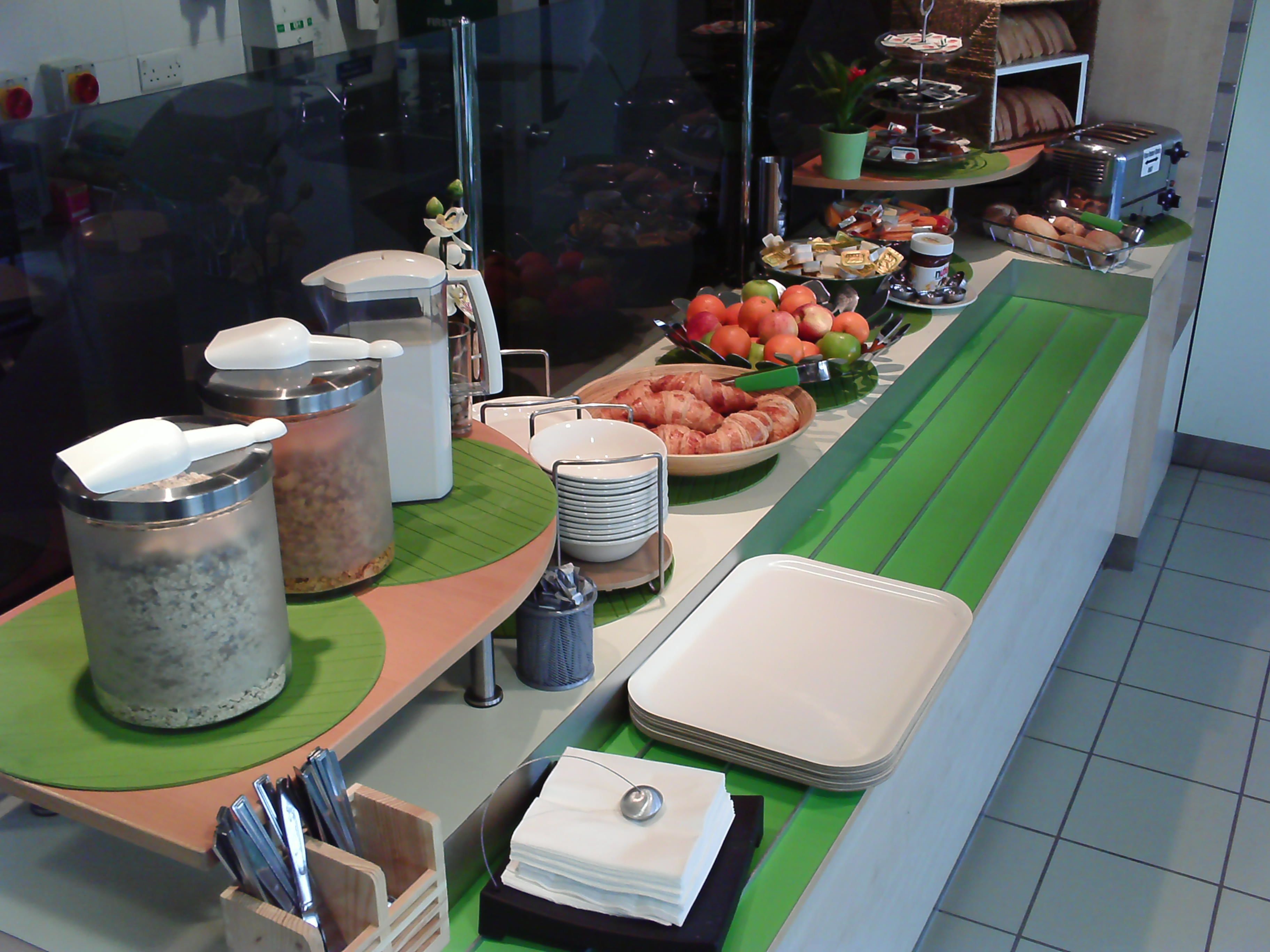 free daily continental breakfast