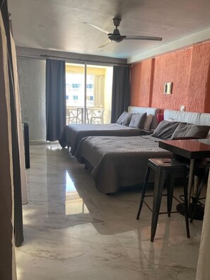 Premium Studio, Balcony, Beach View - Cancun Plaza Condo Mexico (Cancun)