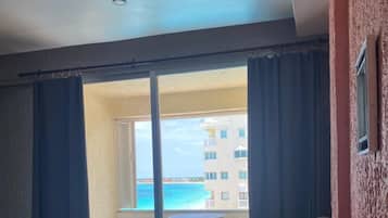 Premium Studio, Balcony, Beach View | Premium bedding, down comforters, in-room safe, individually furnished