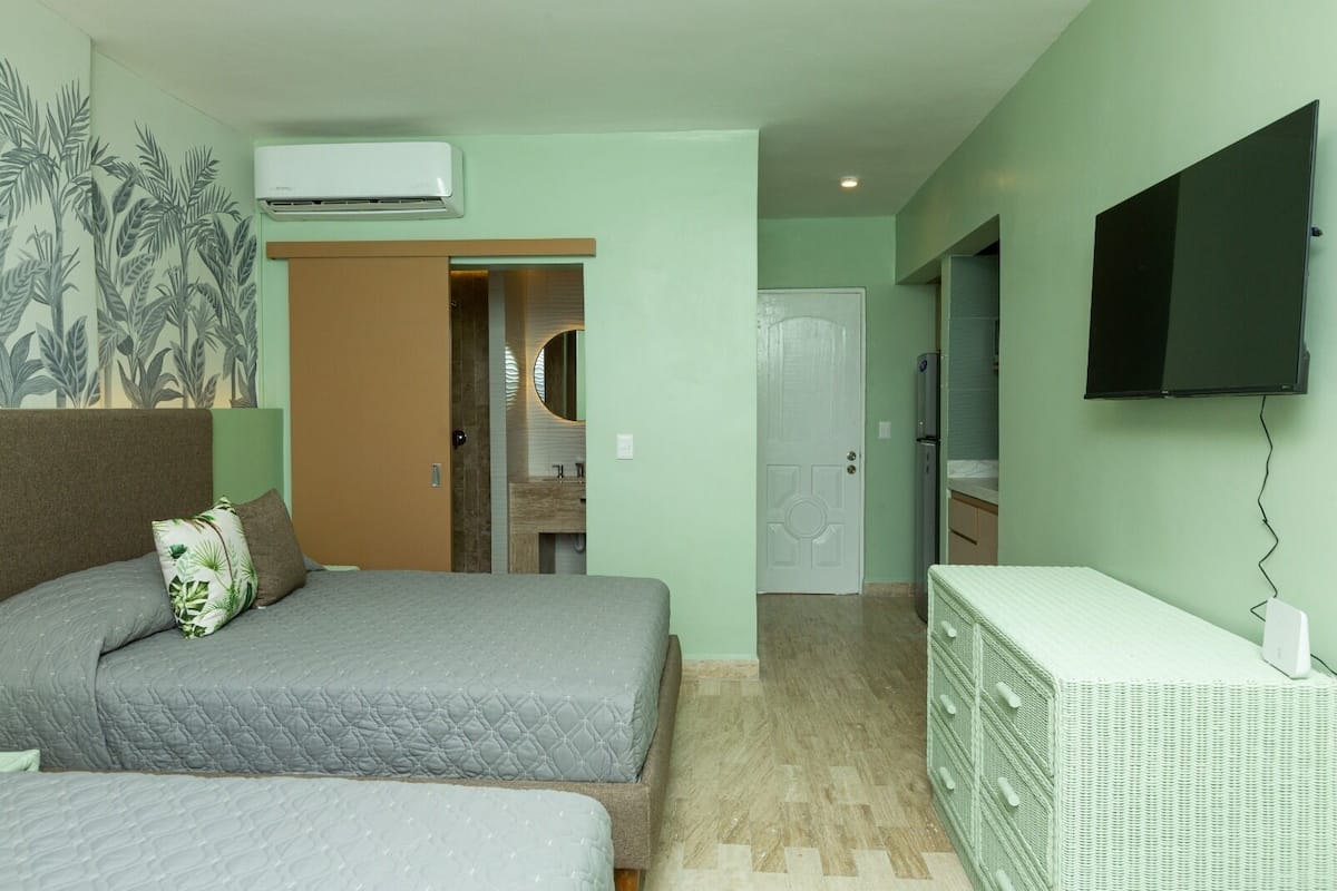 Premium bedding, down comforters, in-room safe, individually furnished