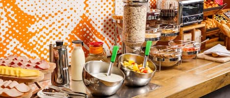 Daily continental breakfast (GBP 8.5 per person)