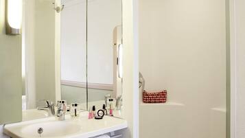 Bureau, lits bébé (gratuits), Wi-Fi gratuit, draps fournis