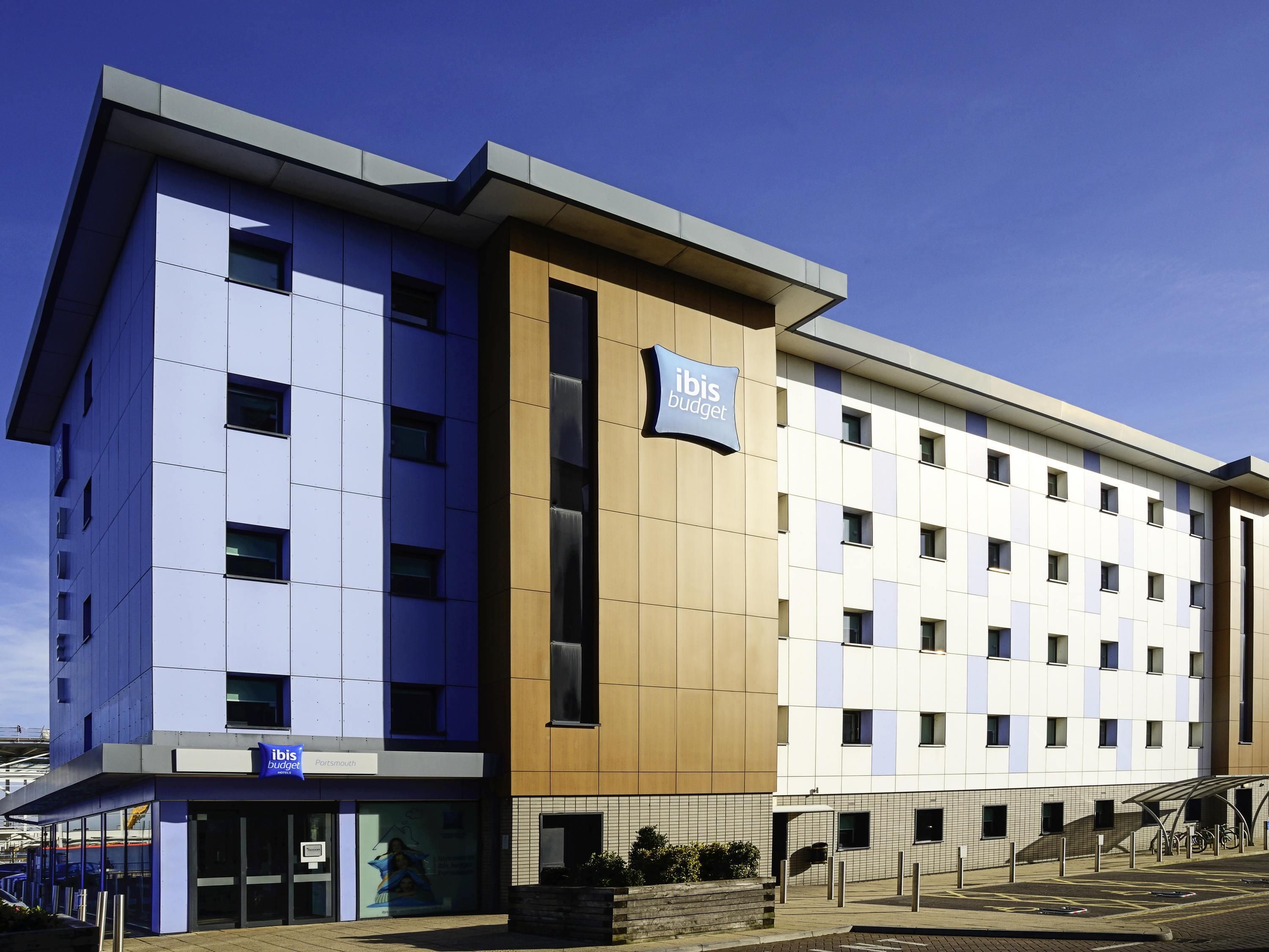 Desk, free cots/infant beds, free WiFi, bed sheets