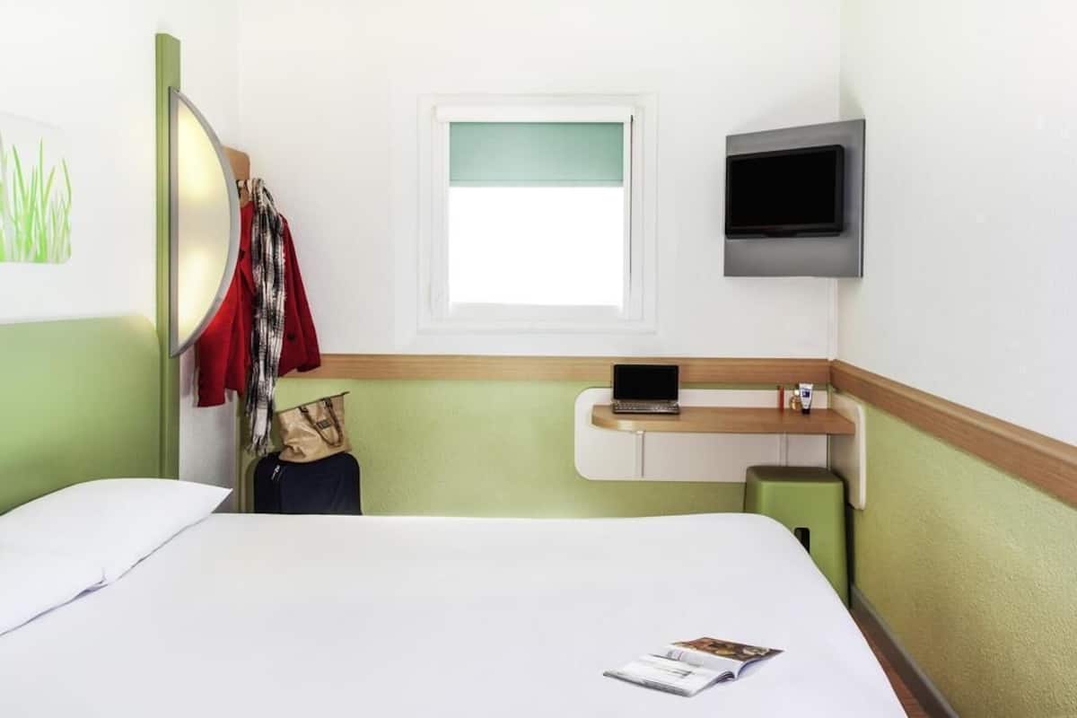 Habitación doble, 1 cama matrimonial | Escritorio, wifi gratis y ropa de cama