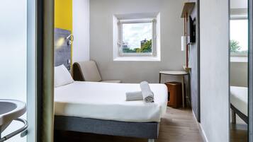 Desk, free WiFi, bed sheets