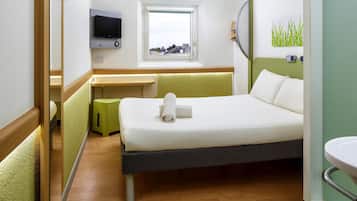 Quarto casal, 1 cama de casal | Escrivaninha, Wi-Fi de cortesia, roupa de cama