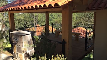 Family Cabin, 3 Bedrooms, Kitchen | Living area | Flat-screen TV, fireplace