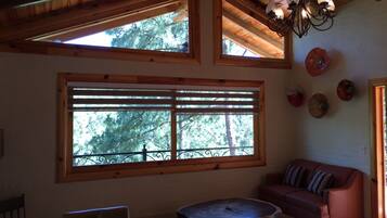 Chalet | Wohnzimmer | Flachbildfernseher, Kamin