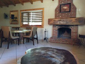 Televisión de pantalla plana, chimenea