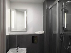 Ducha, artículos de higiene personal ecológicos y toallas