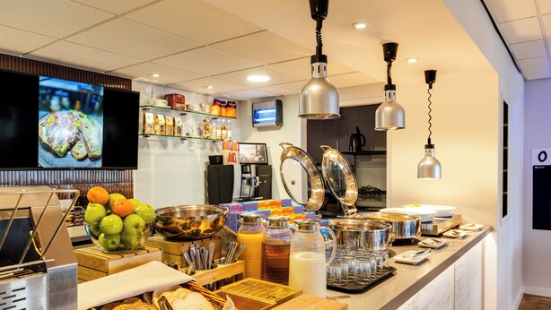 Frokostbuffé hver dag (mot et tillegg)