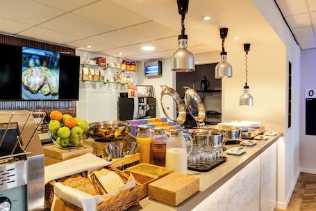 Daily buffet breakfast for a fee. ibis budget Leicester