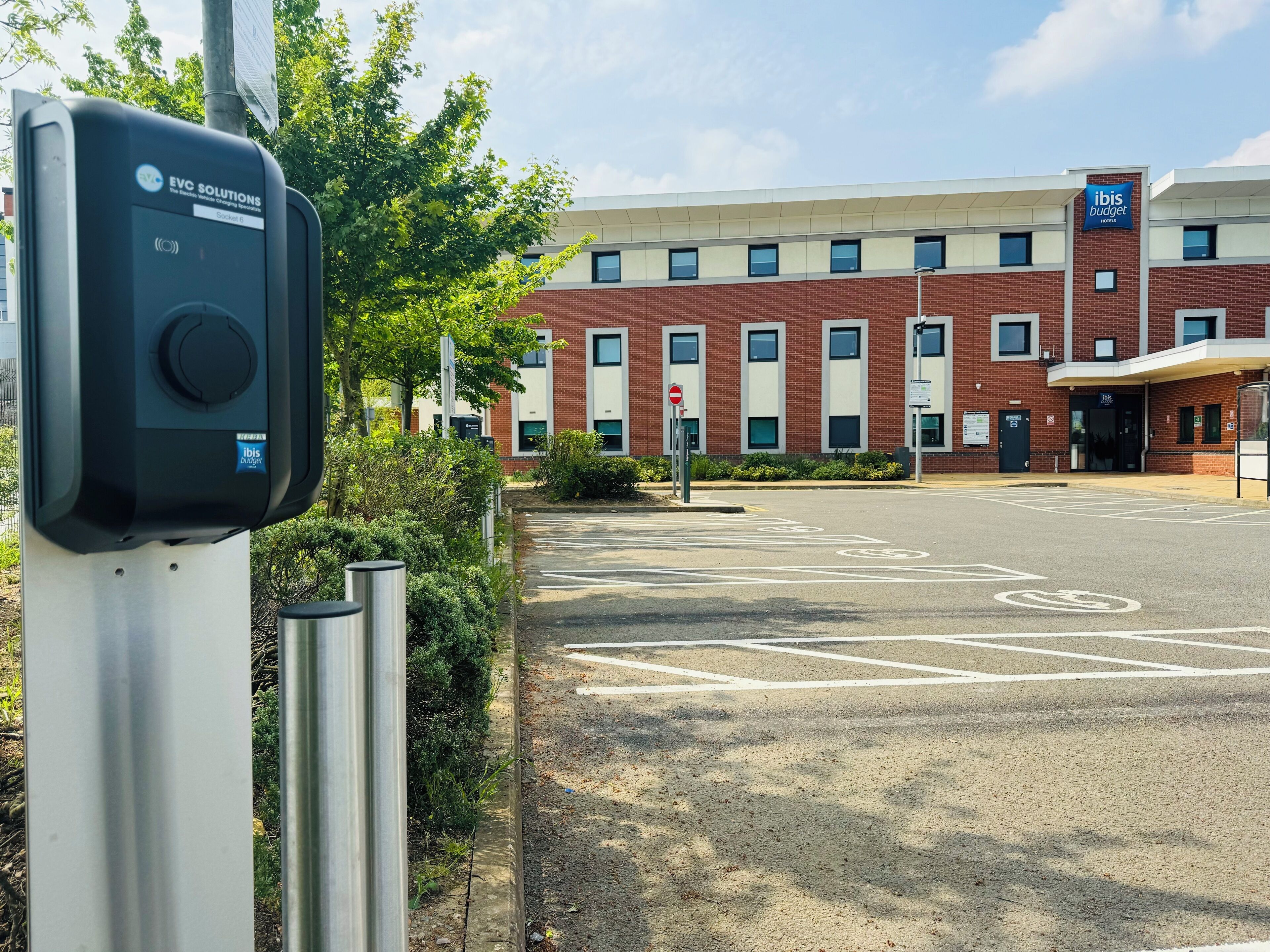 電気車両充電スタンド