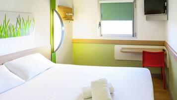 Habitación doble | Escritorio, cunas gratuitas, wifi gratis y ropa de cama