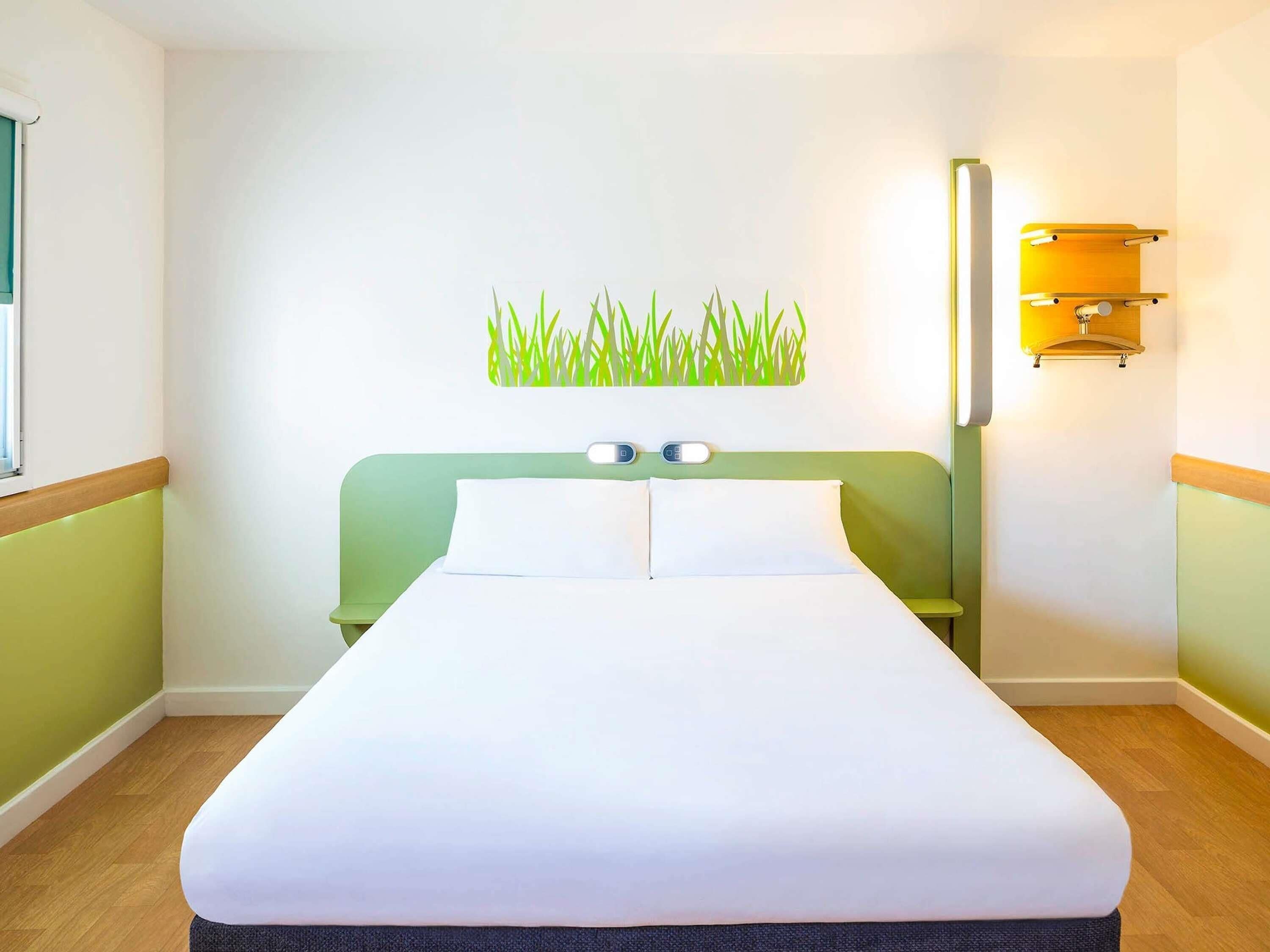 Superior Room, 1 Double Bed | Desk, cribs (free), WiFi (free), bed sheets