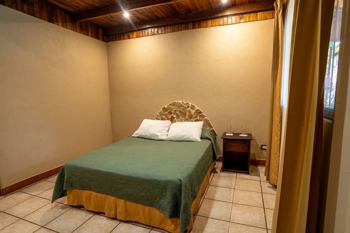 Quarto standard, 1 quarto, banheiro privativo | Ferros/tábuas de passar roupa, camas extras/dobráveis (sobretaxa)