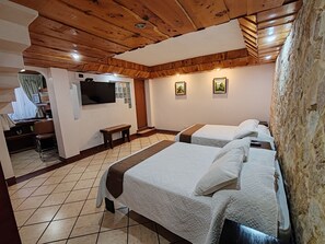 Superior-Zimmer, 1 Schlafzimmer | Bügeleisen/Bügelbrett, Zustellbetten, kostenloses WLAN, Bettwäsche