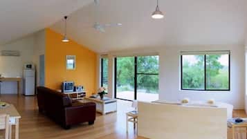 1 habitación, decoración personalizada y muebles diferentes