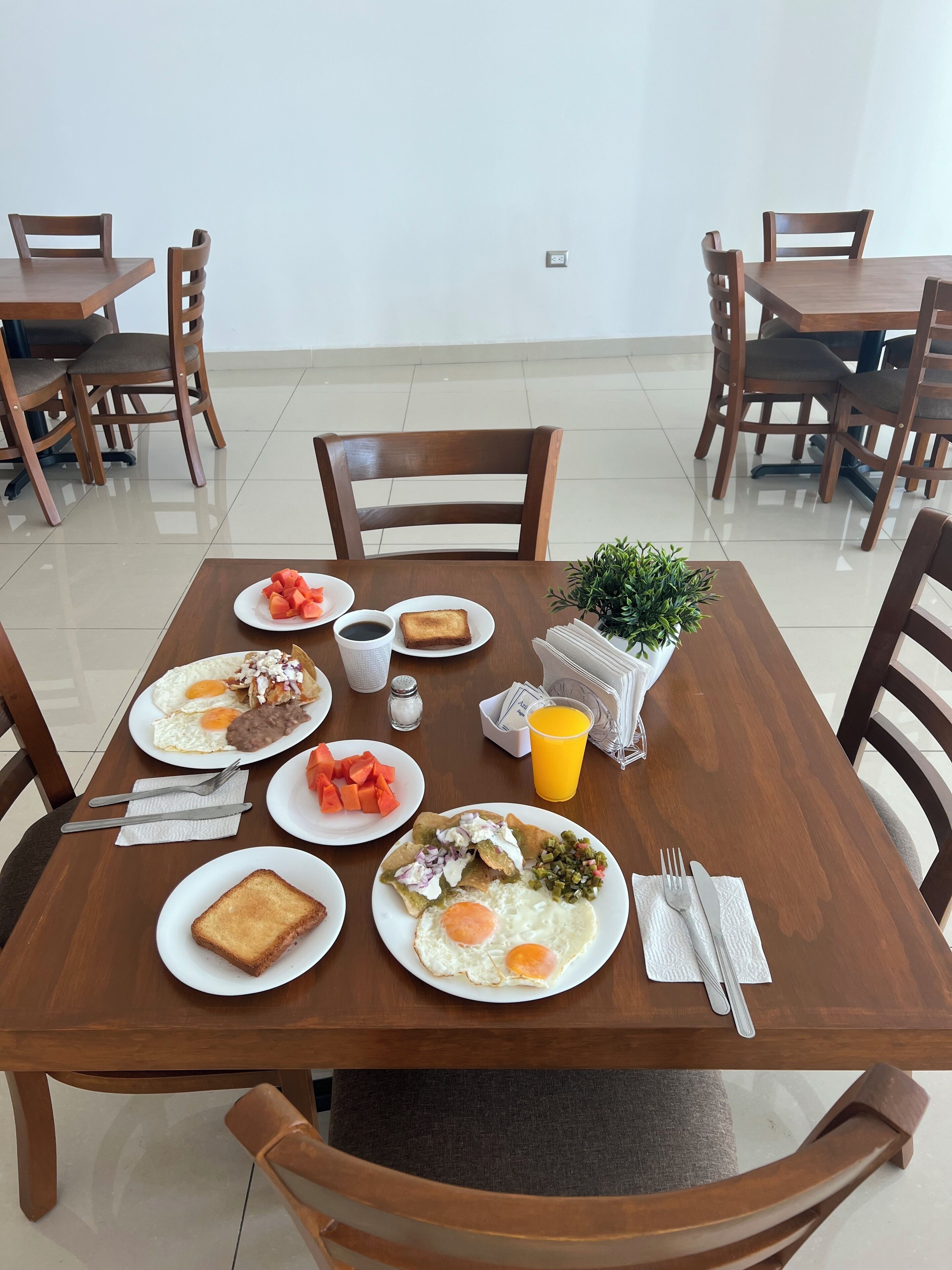 Free daily continental breakfast