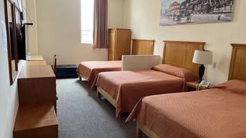 Quarto família | Escrivaninha, espaço de trabalho para notebook, cortinas blackout