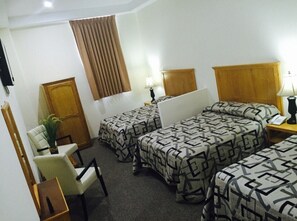 Standard Triple Room | Desk, laptop workspace, blackout drapes, soundproofing - Hotel Bosques de Liz (Aguascalientes)