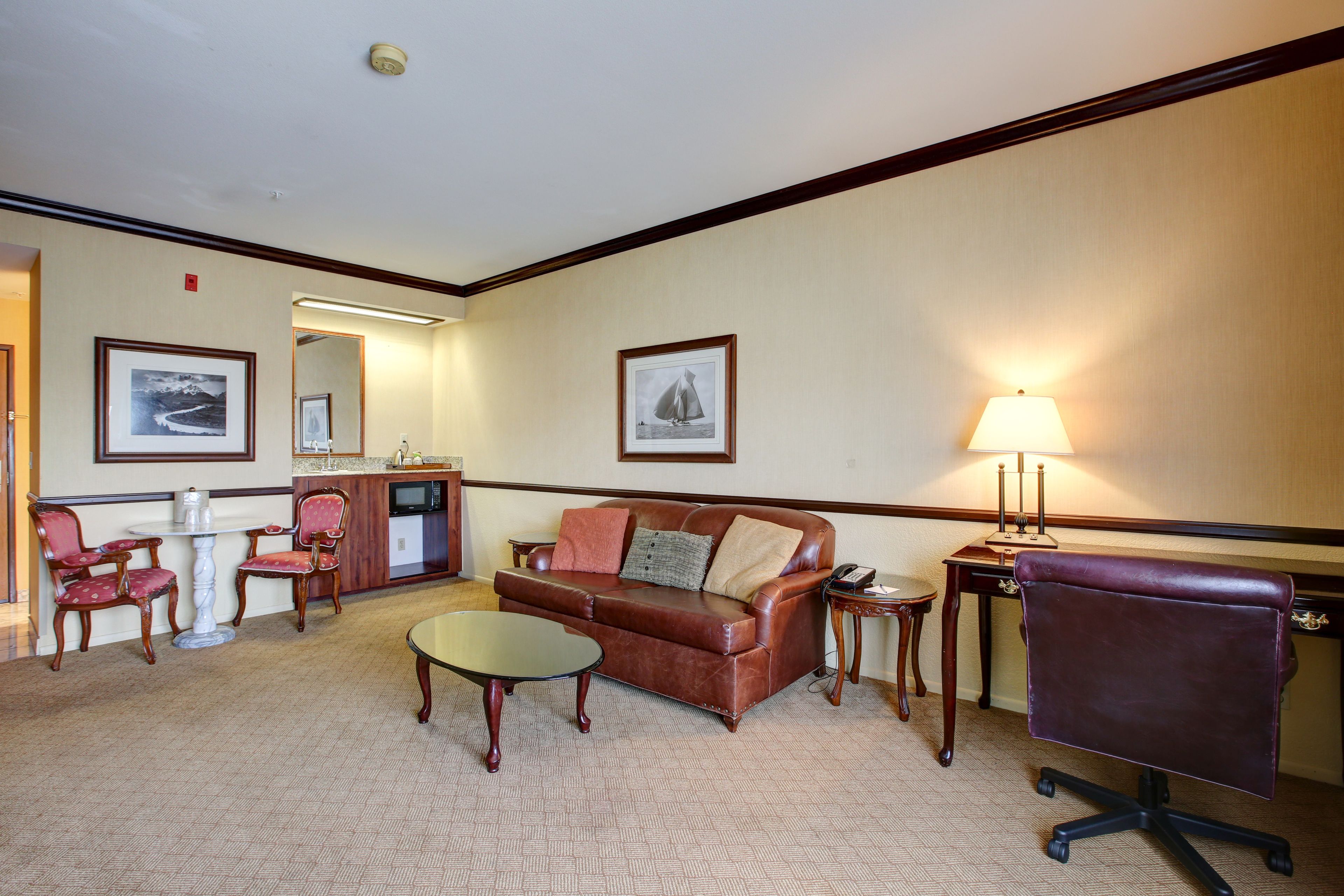 studio, 1 king bed, non smoking | living area | flat-screen tv