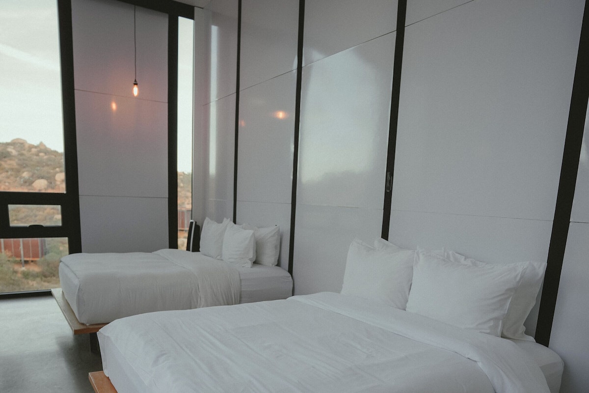 Gác, 2 giường cỡ queen | Két bảo mật tại phòng, bàn, phòng cách âm, bàn ủi/dụng cụ ủi quần áo