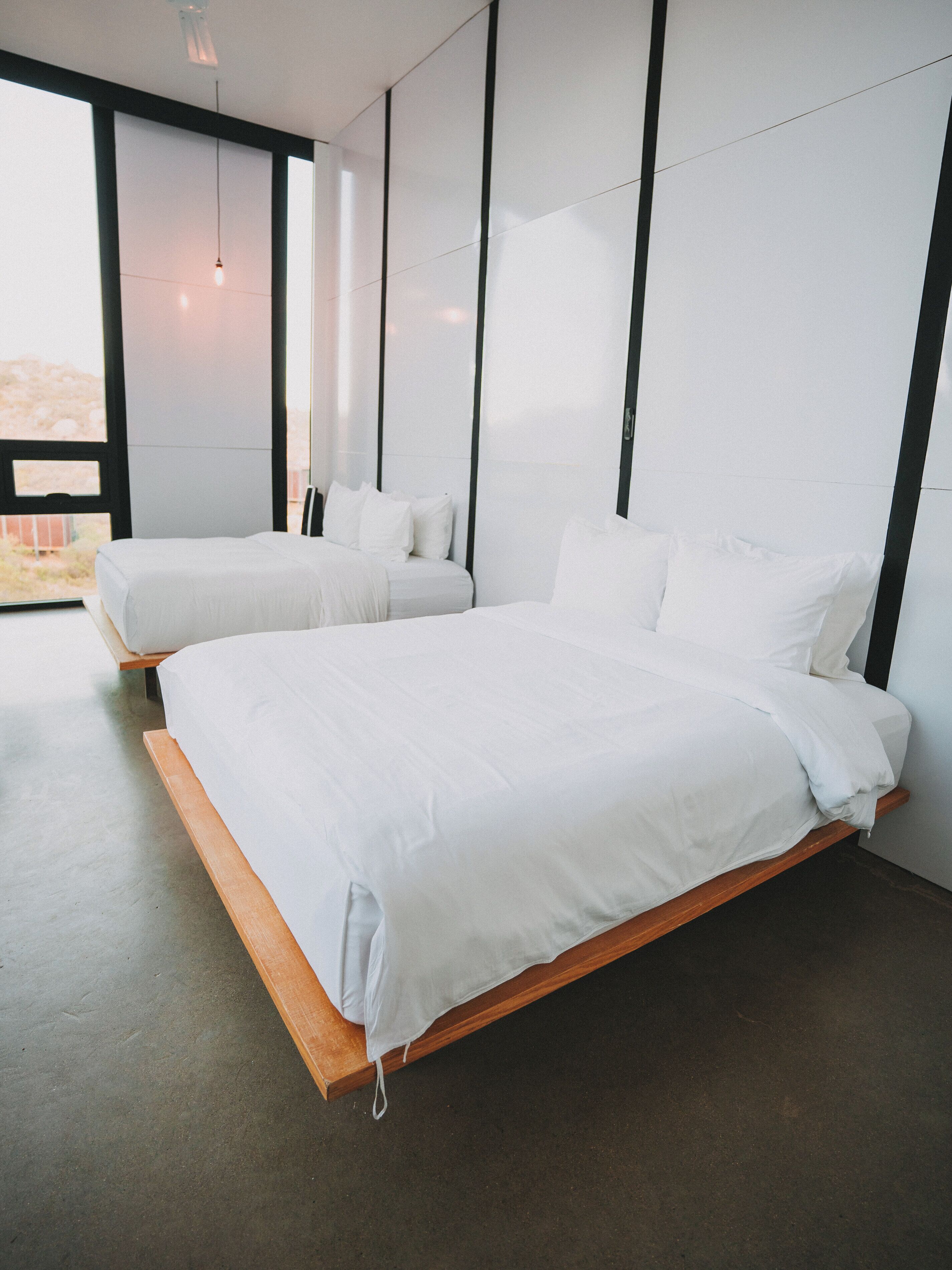 Loftsrom, 2 queensize-senger | Safe på rommet, skrivebord, lydisolert og strykejern/-brett