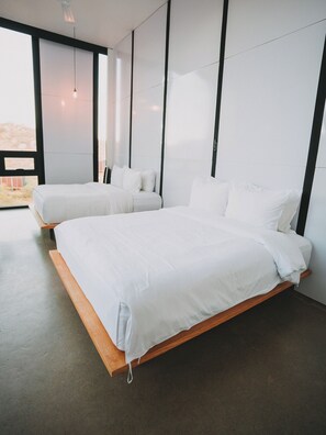 Loft, 2 camas de matrimonio | Caja fuerte, escritorio, sistema de insonorización