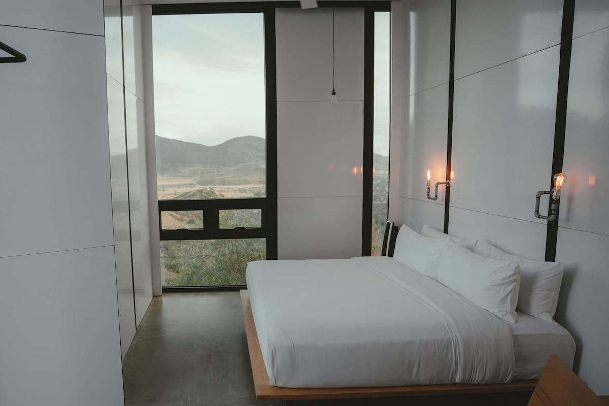 Gác, 1 giường cỡ king, ban công | Két bảo mật tại phòng, bàn, phòng cách âm, bàn ủi/dụng cụ ủi quần áo