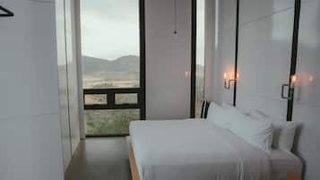 Loft, 1 kingsize bed, balkon | Een kluis op de kamer, een bureau, geluiddichte muren