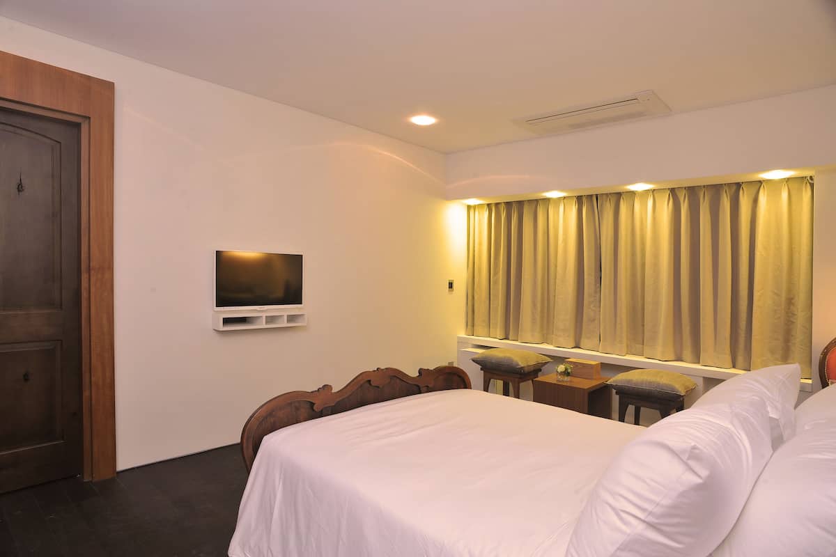 1 bedroom, in-room safe, soundproofing, free WiFi