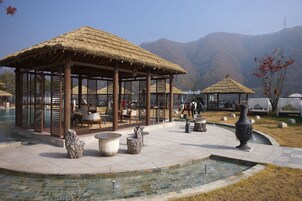 Seasonal outdoor pool, open noon to 10:00 PM, cabanas (surcharge)
