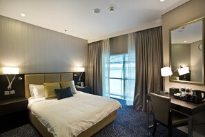 高档床上用品、羽绒被、办公桌、隔音